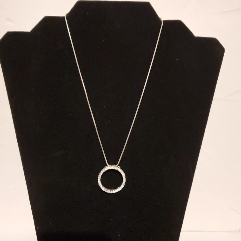 *N 📿 Rhinestone Circle Pendant Necklace